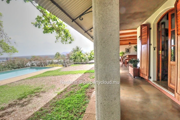 Incroyable villa de style colonial de 3 chambres avec belle vue sur mer