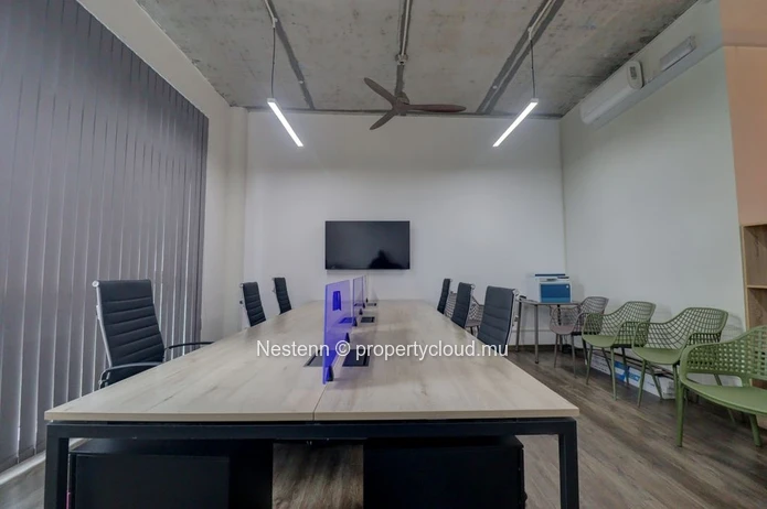 Prestigious office with breathtaking views in the heart of the Vivea Business Park
