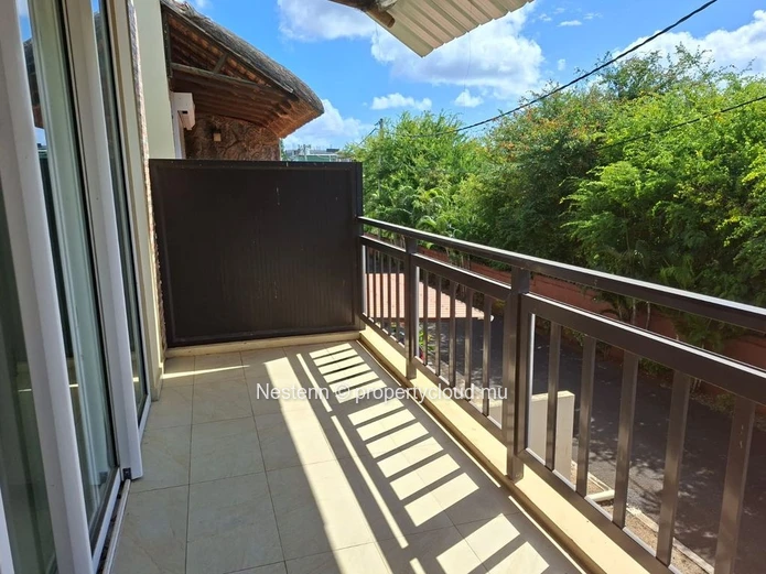 3 bedroom duplex very close to the beach