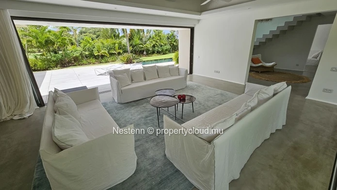 Modern 4-bedroom villa 