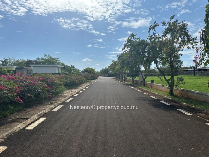 Premium land of 1054m2 in fast-Growing area