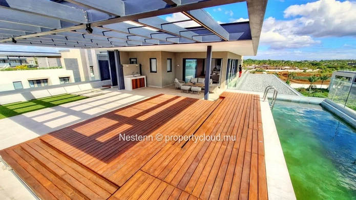 Fabulous 3-bedroom penthouse in a secure, upscale residence