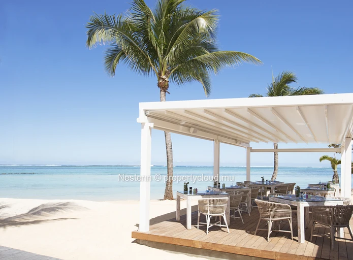 Sea view land of 1575 m² in an exceptional estate.