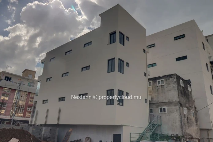 Modern commercial building – Strategic location, ready to operate