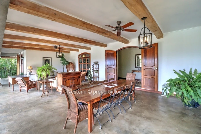 Incroyable villa de style colonial de 3 chambres avec belle vue sur mer