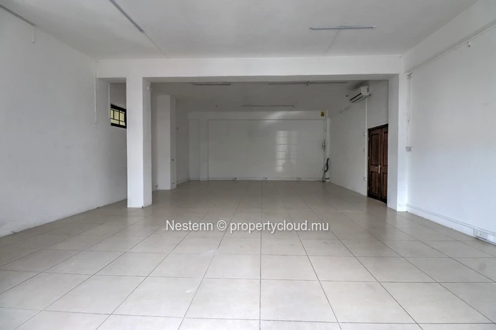 Bureau non meublé de 98 m² au 2e étage