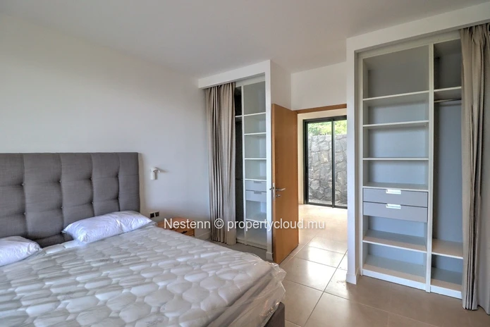 Le confort d'une villa neuve de 4 chambres en suite dans un domaine sécurisé