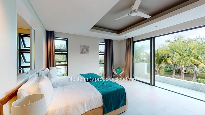 Exceptional 5-bed villa with mountain views in a renowned golf estate.