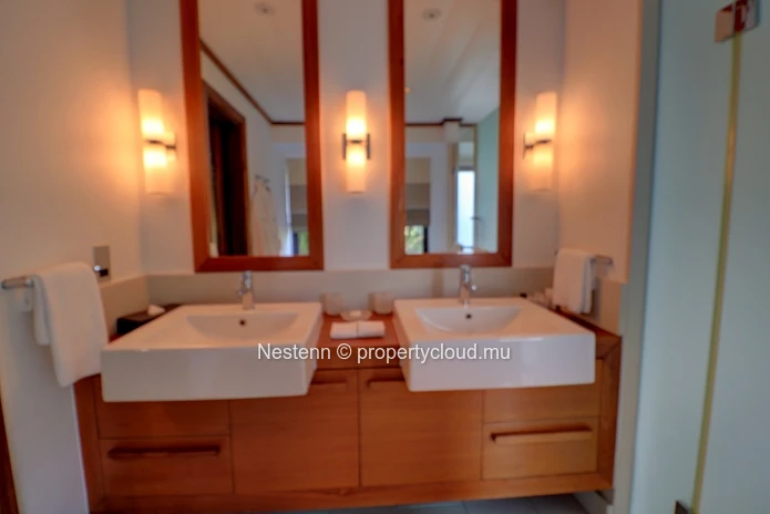 Beautiful 5-bed sea view villa on Ernie Els Golf Course