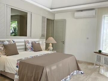 8 Bedroom House