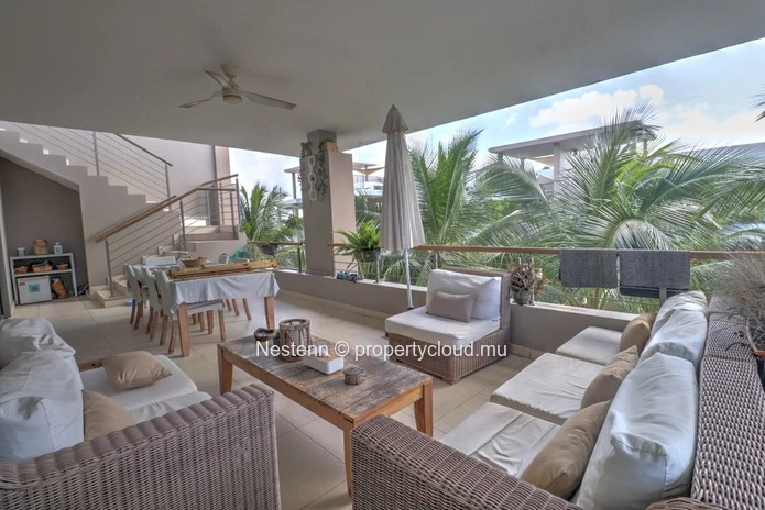 Penthouse moderne et bien agencé de 3 chambres à coucher à quelques minutes à pied de la plage