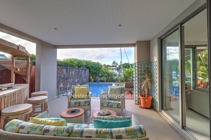 Bel appartement de 3 chambres en suite avec piscine privée dans une marina