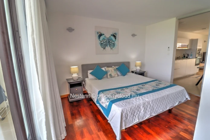 Beautiful 2 bedroom apartment just minutes from the beach