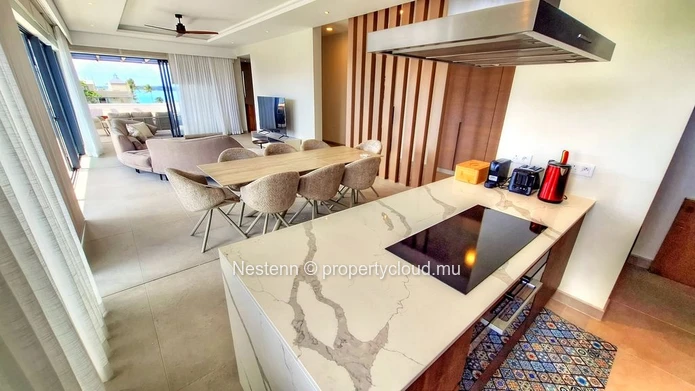 Fabulous 3-bedroom penthouse in a secure, upscale residence