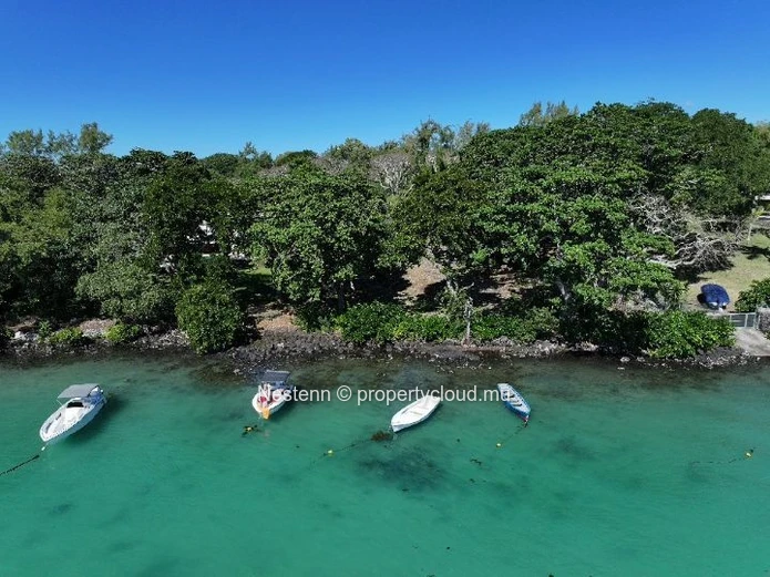 Terrain pieds dans l'eau 