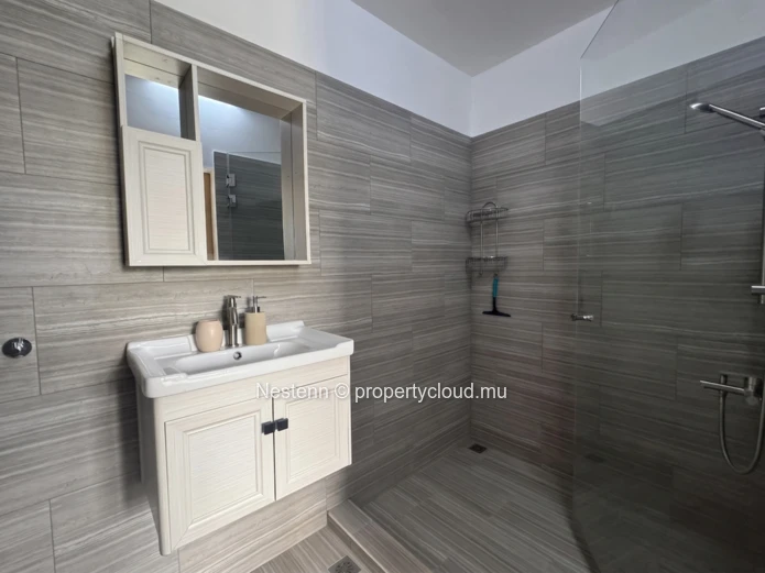New 2-bedroom apartment close to the beach