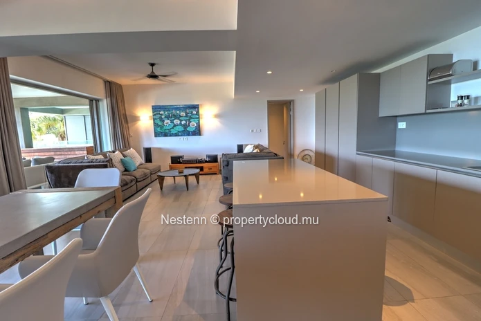 Modern 3 bedroom apartment with private pool and direct beach access