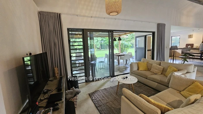 Charmante maison familiale entourée de verdure, idéale pour les amoureux de la nature et des animaux