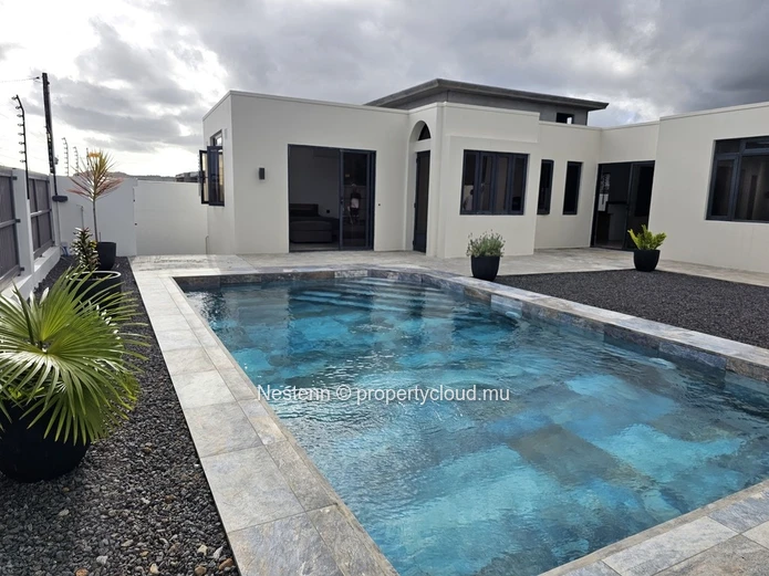 Maison cosy avec piscine et jardin 