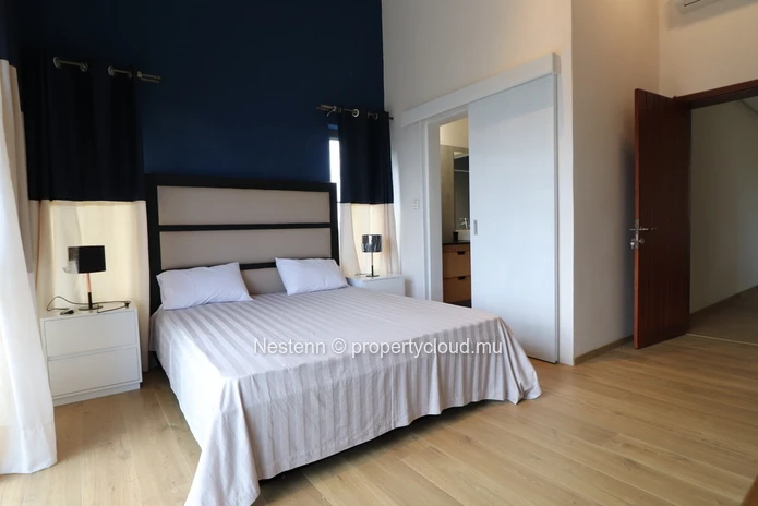 Spacious 6-bed house located near the beach 