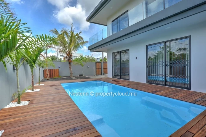 Villa haut de gamme de 4 chambres avec 324 m² sur un terrain de 409 m² 