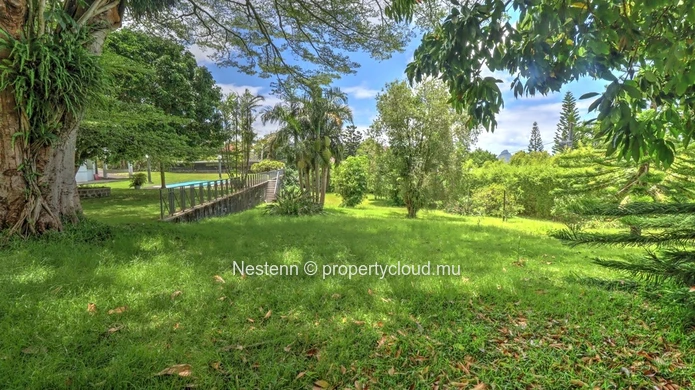 Exceptional property of 5,800 m² 