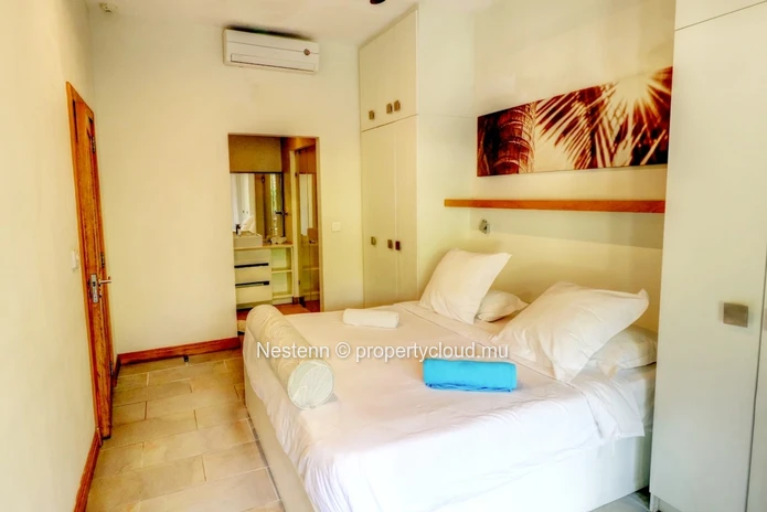 2-bed apartment in a secure residence across from the beach