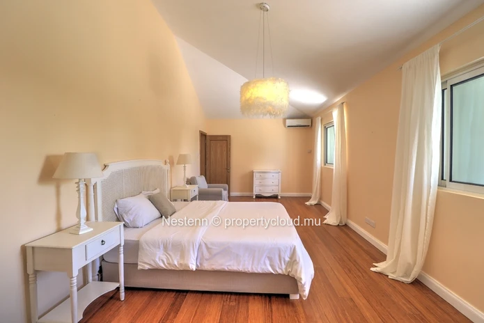 Maison familiale de 4 chambres au sein d'un domaine de prestige.