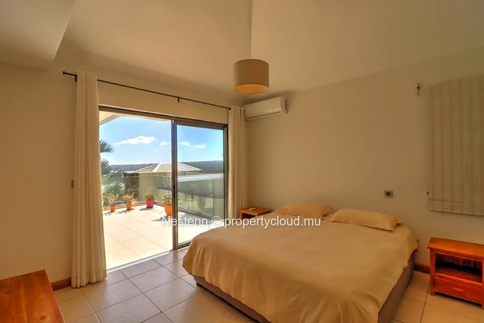 Fantastic 5 bedroom villa with panoramic sea views