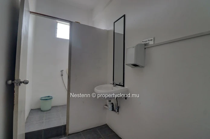 Furnished office on the 4th floor with stunning views of the city center