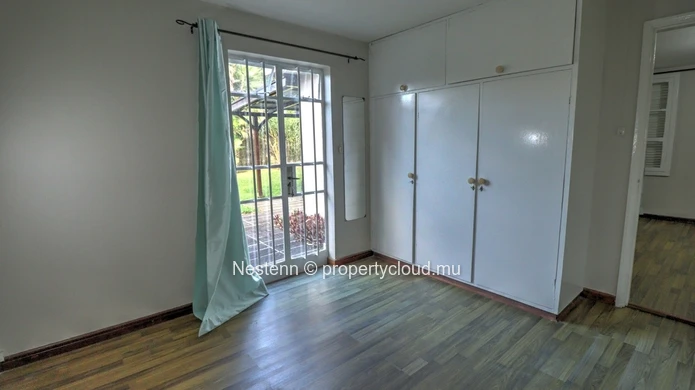 Office of over 500m² 