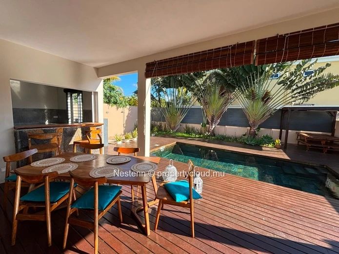 Exceptional Villa With 5 Suites For Rent – Pereybere