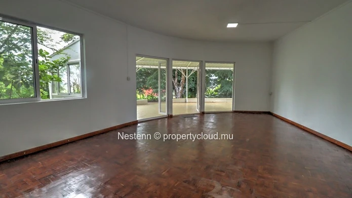 Large, multi-purpose property – Ideal for offices, a practice, or a mixed-use project