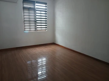 8 Bedroom House