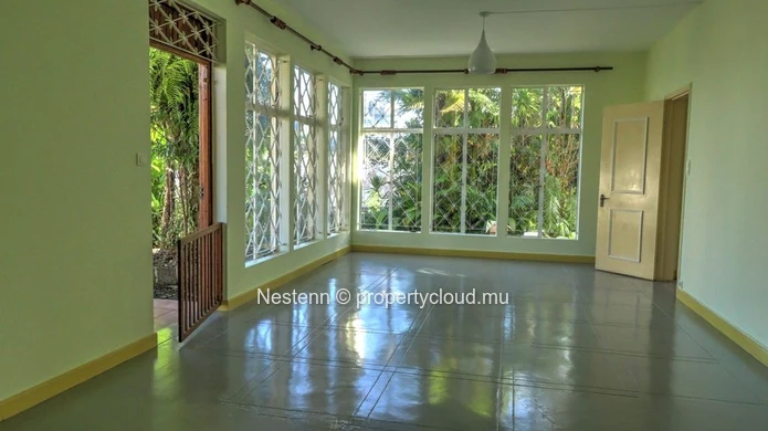 Traditional single-storey villa with 4 bedrooms