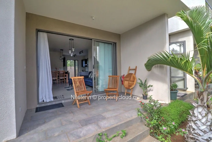 Comfortable 2-bedroom apartment with swimming pool, green spaces and immediate proximity to amenities