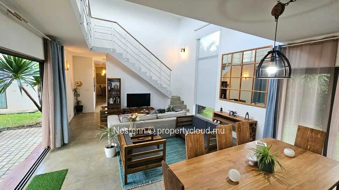 Maison contemporaine familiale avec mezzanine et spacieux jardin 