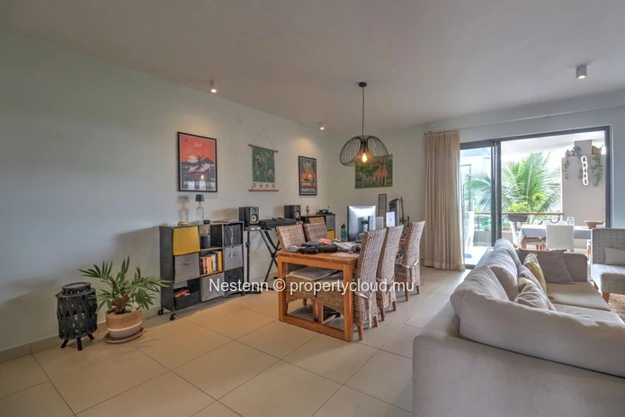 Penthouse moderne et bien agencé de 3 chambres à coucher à quelques minutes à pied de la plage