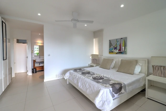 Bel appartement de 3 chambres en suite avec piscine privée dans une marina