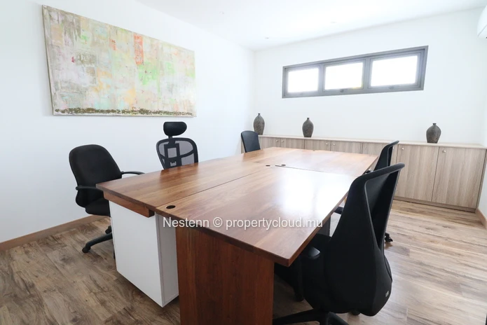 Modern commercial premises of 191.8 m²