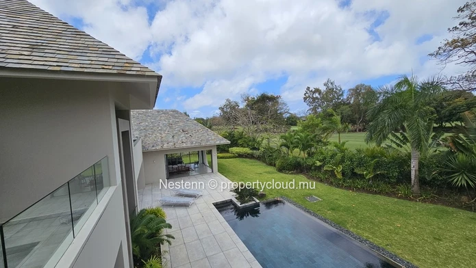 Modern 4-bedroom villa 