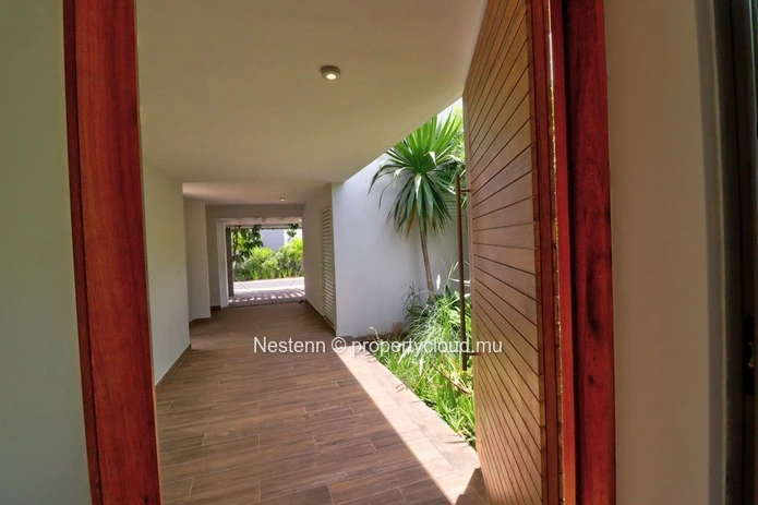 Magnificent 3-bedroom duplex with private pool and sea view