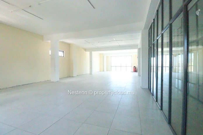 Espace bureau non meublé de 211 m² occupant l'ensemble du 4? étage