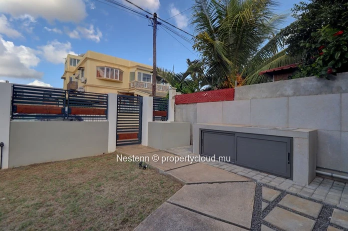 Beautiful, newly built single-storey villa with private pool, in a quiet residential area