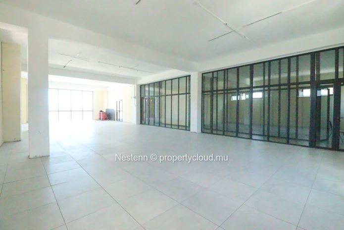 Espace bureau non meublé de 211 m² occupant l'ensemble du 4? étage
