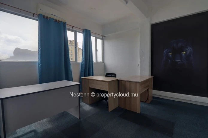 Furnished office on the 4th floor with stunning views of the city center