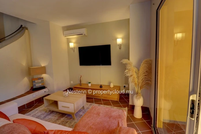 Contemporary 2-bedroom duplex in a secure lakeside residence