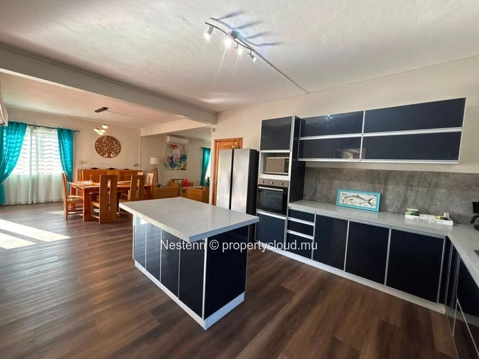 Exceptional Villa With 5 Suites For Rent – Pereybere