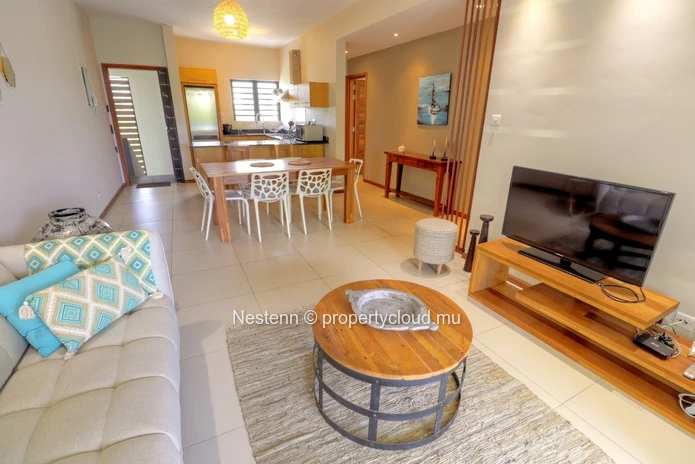 Nice 2-bed apartment in a small residence with swimming pool.
