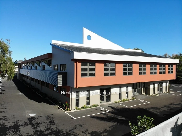 Espace bureaux de 90 m² avec parking